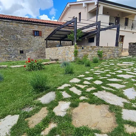 Hisa Kapis With Hot Tube Apartment Koper Exterior photo