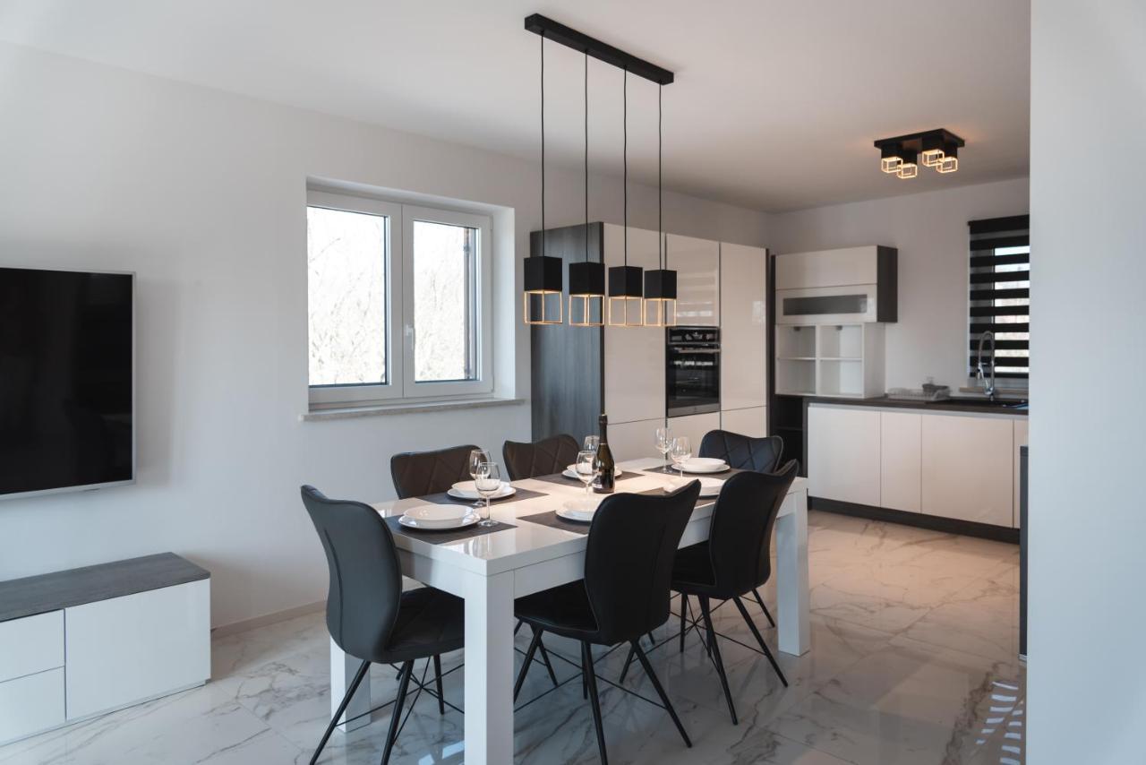 Apartment Hisa Kapis With Hot Tube Koper