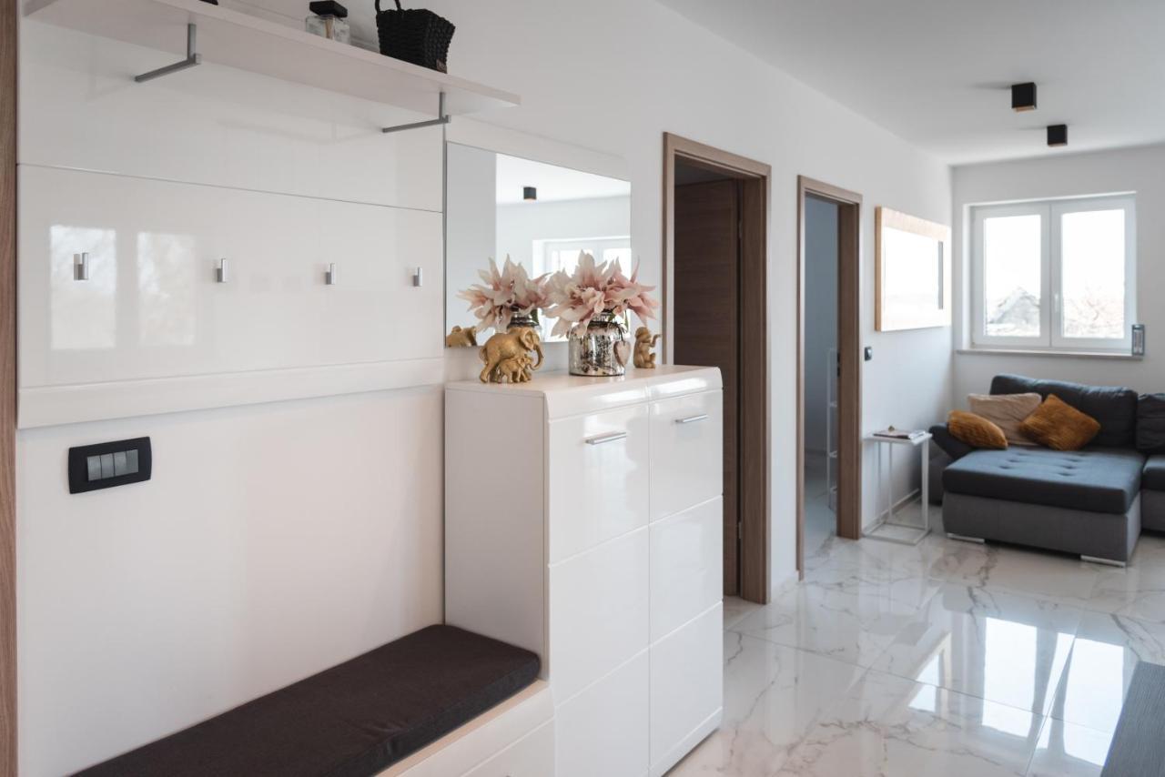 Hisa Kapis With Hot Tube Apartment