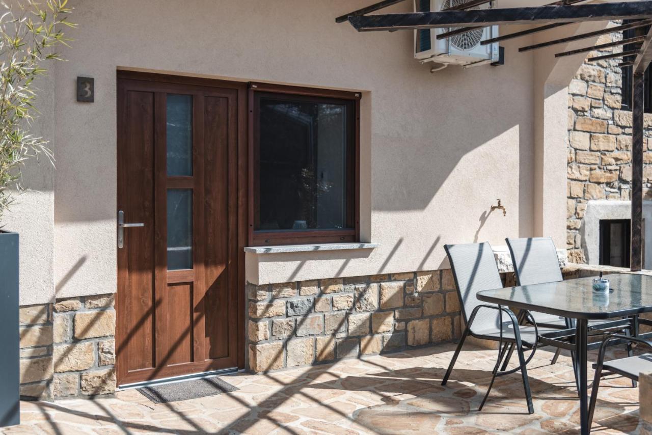 Hisa Kapis With Hot Tube Apartment