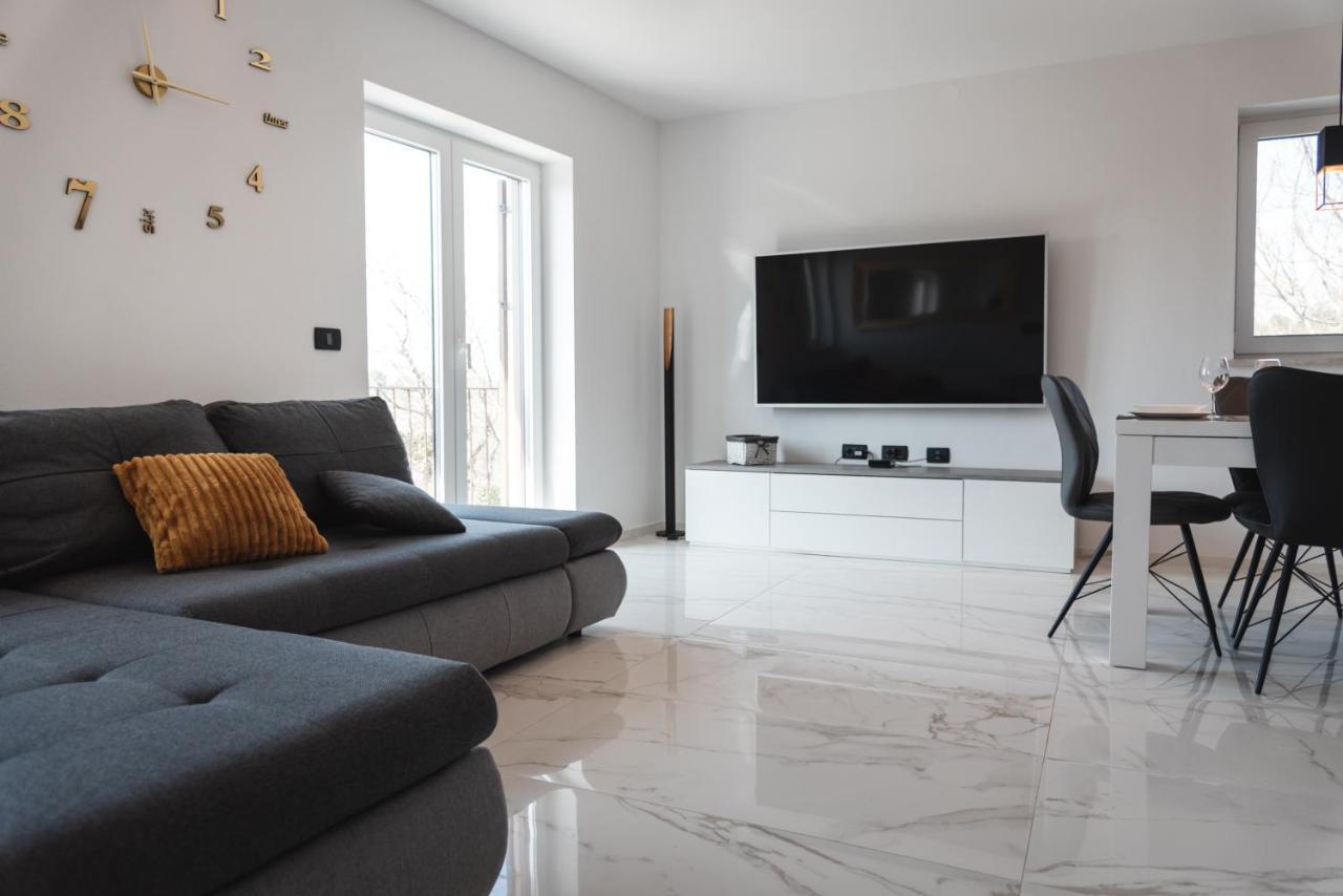 Hisa Kapis With Hot Tube Apartment Koper