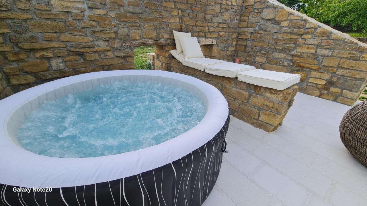 Hisa Kapis With Hot Tube