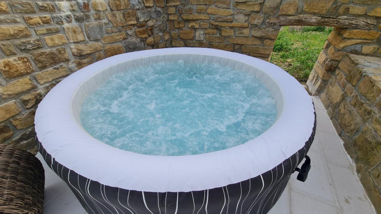 Hisa Kapis With Hot Tube Apartment