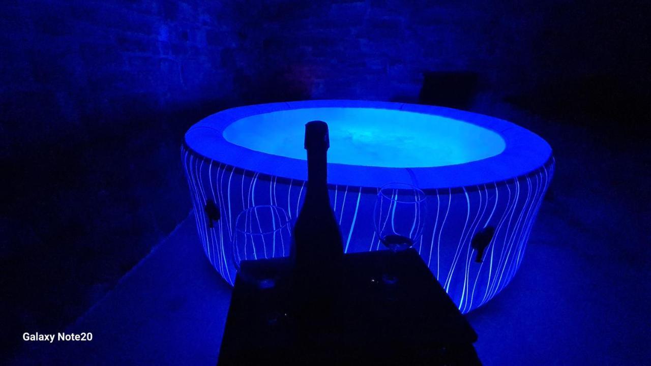 Hisa Kapis With Hot Tube Koper