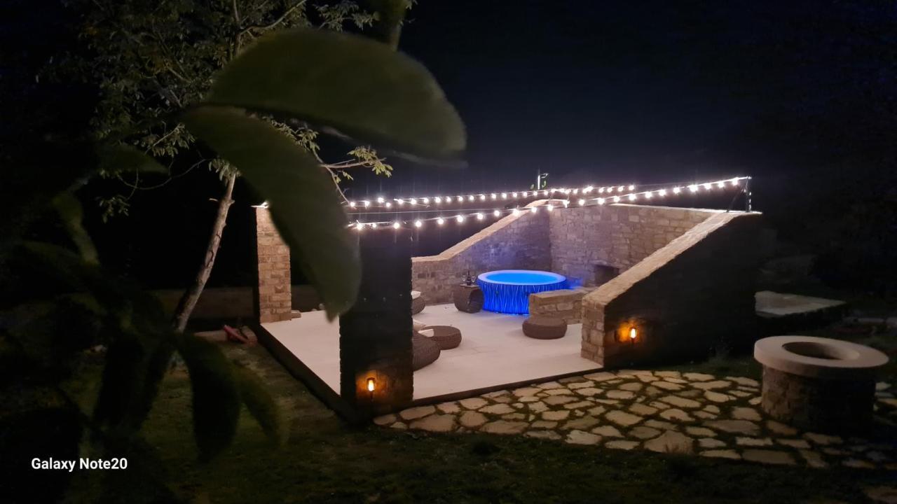 Hisa Kapis With Hot Tube